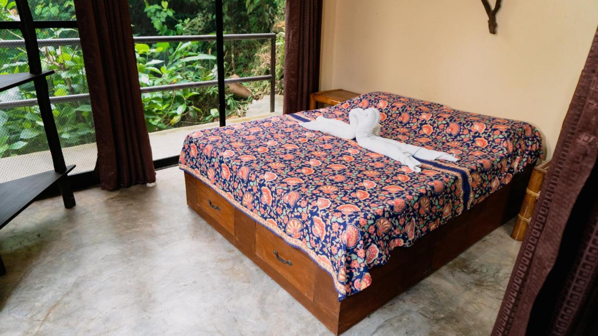 Forest Camp Valencia  Ngoại thất bức ảnh
